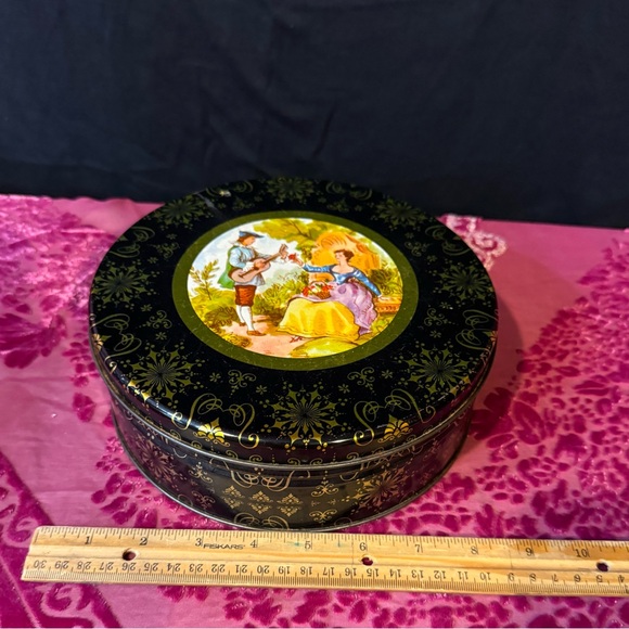 Round Vintage Tin 1950's - Picture 2 of 5